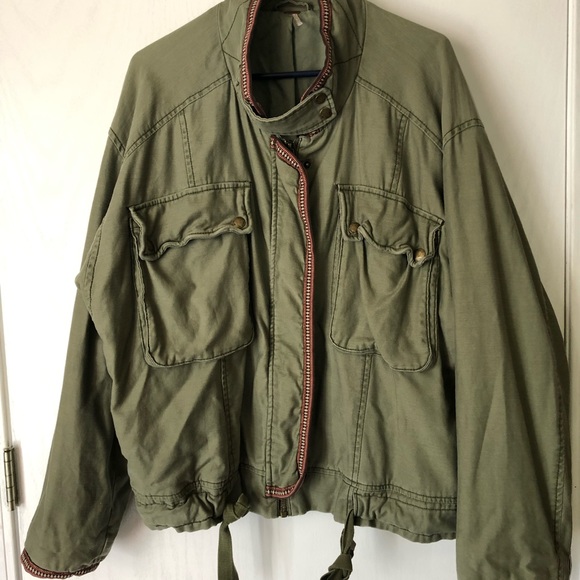 Free People SZ L army green heavy warm coat. Preowned in great condition. - Picture 3 of 7